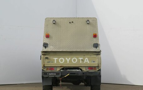 Toyota Land Cruiser 70, 2010 год, 3 700 000 рублей, 8 фотография
