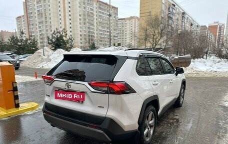 Toyota RAV4, 2021 год, 3 150 000 рублей, 10 фотография