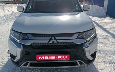 Mitsubishi Outlander III рестайлинг 3, 2019 год, 2 450 000 рублей, 1 фотография