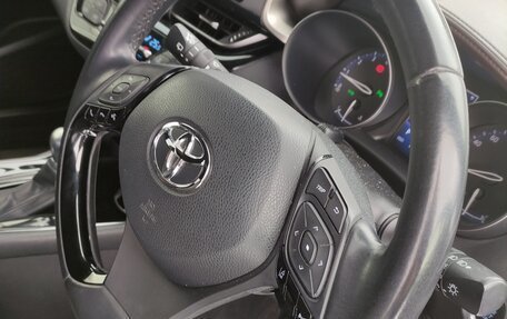 Toyota C-HR I рестайлинг, 2016 год, 1 900 000 рублей, 8 фотография