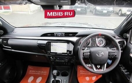 Toyota Hilux VIII, 2023 год, 3 700 000 рублей, 10 фотография
