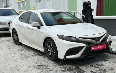 Toyota Camry, 2022 год, 3 750 000 рублей, 2 фотография