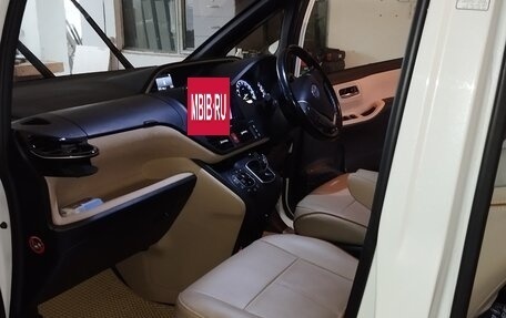 Toyota Noah III, 2017 год, 2 065 000 рублей, 6 фотография