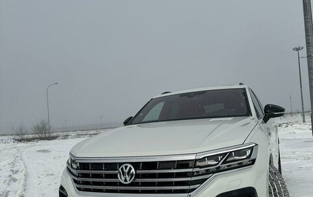 Volkswagen Touareg III, 2018 год, 6 350 000 рублей, 2 фотография