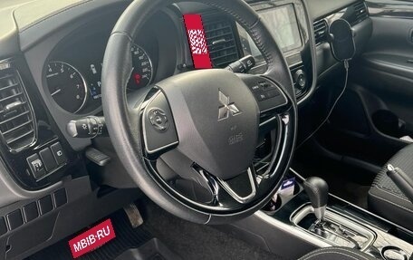 Mitsubishi Outlander III рестайлинг 3, 2019 год, 2 300 000 рублей, 12 фотография