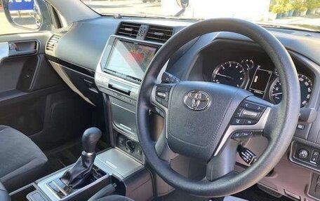 Toyota Land Cruiser Prado 150 рестайлинг 2, 2019 год, 3 350 000 рублей, 9 фотография