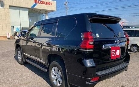 Toyota Land Cruiser Prado 150 рестайлинг 2, 2019 год, 3 350 000 рублей, 7 фотография