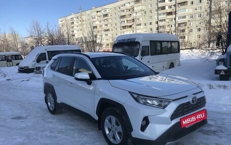 Toyota RAV4, 2019 год, 3 150 000 рублей, 2 фотография