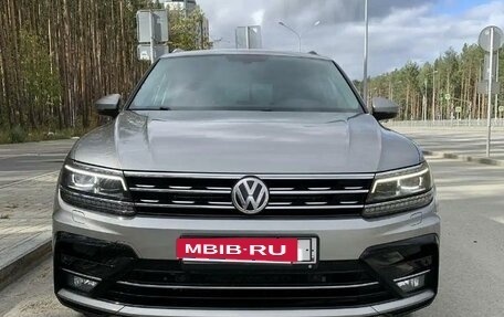 Volkswagen Tiguan II, 2018 год, 2 550 000 рублей, 2 фотография