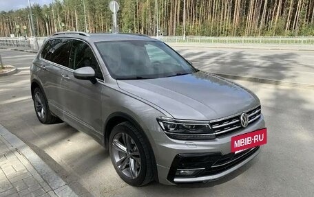 Volkswagen Tiguan II, 2018 год, 2 550 000 рублей, 3 фотография