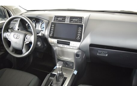 Toyota Land Cruiser Prado 150 рестайлинг 2, 2023 год, 7 350 000 рублей, 9 фотография
