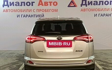 Toyota RAV4, 2018 год, 2 379 000 рублей, 5 фотография