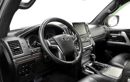 Toyota Land Cruiser 200, 2017 год, 6 978 000 рублей, 16 фотография