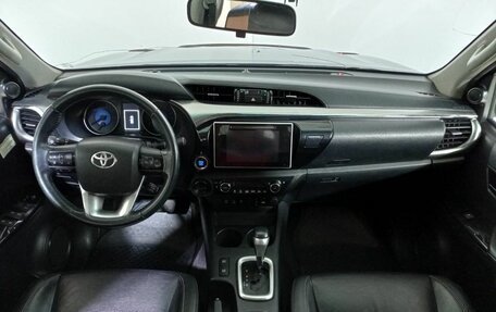 Toyota Hilux VIII, 2016 год, 3 390 000 рублей, 15 фотография