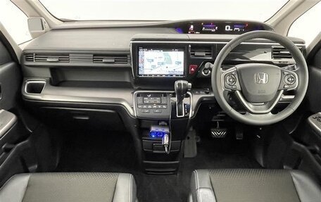 Honda Stepwgn IV, 2018 год, 1 734 000 рублей, 2 фотография