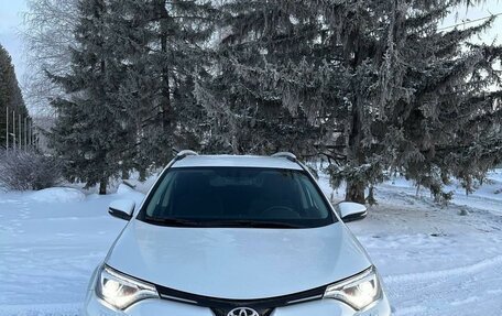 Toyota RAV4, 2018 год, 2 850 000 рублей, 3 фотография