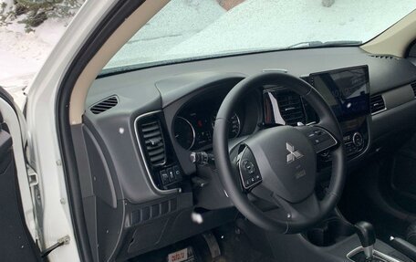 Mitsubishi Outlander III рестайлинг 3, 2012 год, 1 650 000 рублей, 7 фотография