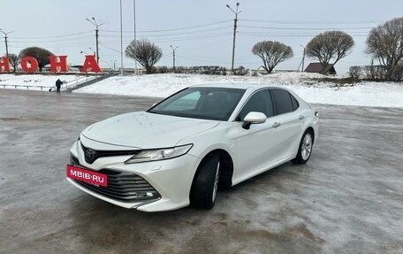 Toyota Camry, 2018 год, 3 100 000 рублей, 5 фотография