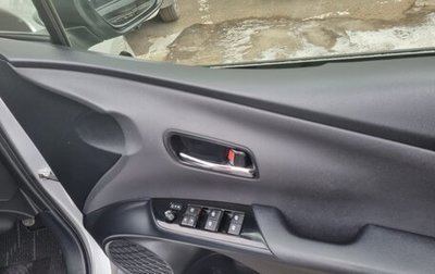 Toyota Prius IV XW50, 2016 год, 1 750 000 рублей, 1 фотография