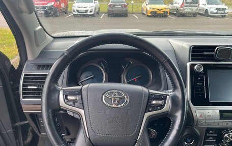 Toyota Land Cruiser Prado 150 рестайлинг 2, 2018 год, 5 800 000 рублей, 13 фотография