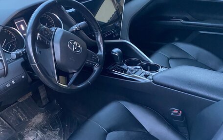 Toyota Camry, 2019 год, 2 800 000 рублей, 4 фотография