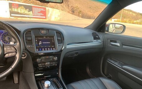 Chrysler 300C II, 2019 год, 3 550 000 рублей, 16 фотография