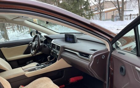 Lexus RX IV рестайлинг, 2017 год, 4 349 000 рублей, 7 фотография