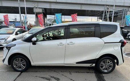 Toyota Sienta II, 2021 год, 1 100 900 рублей, 6 фотография