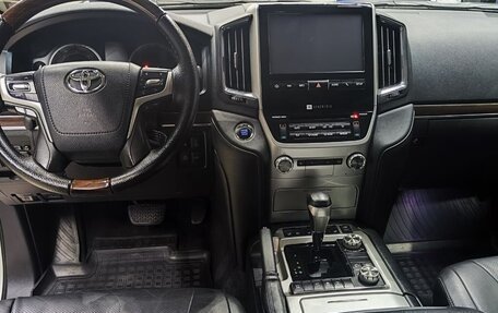 Toyota Land Cruiser 200, 2017 год, 6 300 000 рублей, 10 фотография