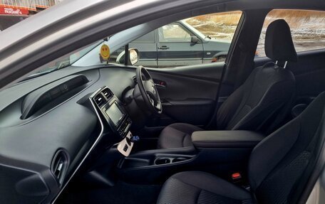 Toyota Prius IV XW50, 2016 год, 1 750 000 рублей, 6 фотография