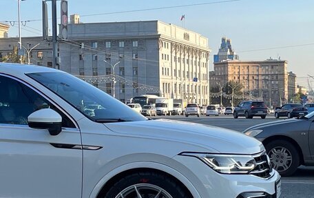 Volkswagen Tiguan II, 2021 год, 5 350 000 рублей, 2 фотография