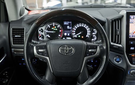 Toyota Land Cruiser 200, 2016 год, 7 099 000 рублей, 40 фотография
