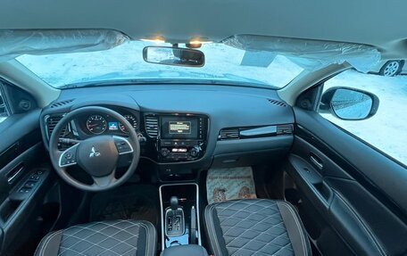 Mitsubishi Outlander III рестайлинг 3, 2022 год, 2 750 000 рублей, 8 фотография