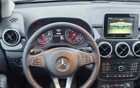 Mercedes-Benz B-Класс, 2015 год, 1 875 000 рублей, 14 фотография