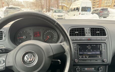 Volkswagen Polo VI (EU Market), 2011 год, 800 000 рублей, 6 фотография