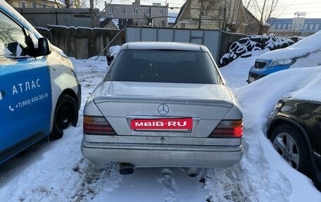 Mercedes-Benz E-Класс, 1994 год, 249 000 рублей, 3 фотография