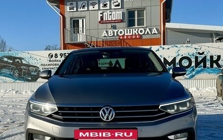 Volkswagen Passat B8 рестайлинг, 2020 год, 3 330 000 рублей, 2 фотография