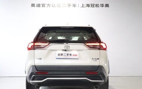 Toyota RAV4, 2020 год, 3 190 000 рублей, 5 фотография