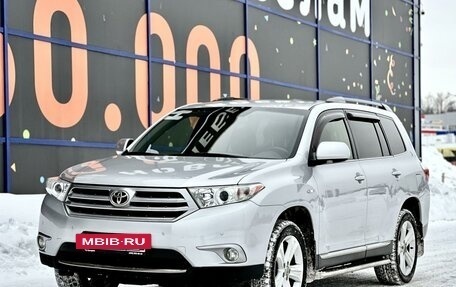 Toyota Highlander III, 2012 год, 2 499 000 рублей, 8 фотография