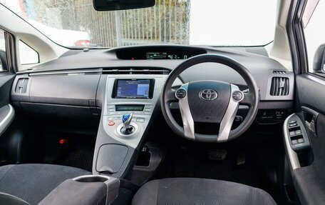 Toyota Prius, 2015 год, 1 549 000 рублей, 17 фотография