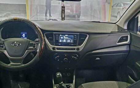 Hyundai Solaris II рестайлинг, 2017 год, 1 270 000 рублей, 2 фотография