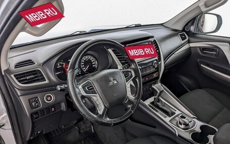 Mitsubishi Pajero Sport III рестайлинг, 2018 год, 2 665 000 рублей, 3 фотография