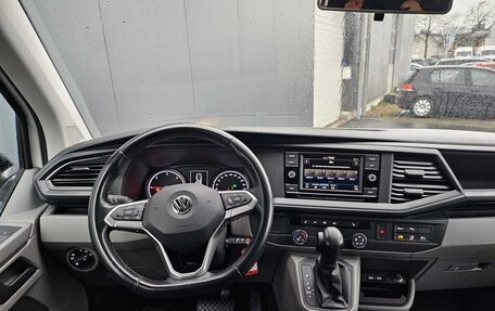 Volkswagen Caravelle T6 рестайлинг, 2020 год, 4 400 000 рублей, 8 фотография