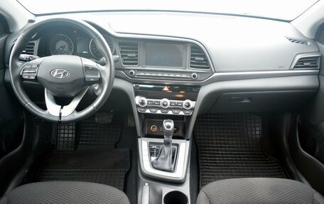 Hyundai Elantra VI рестайлинг, 2020 год, 1 999 000 рублей, 6 фотография