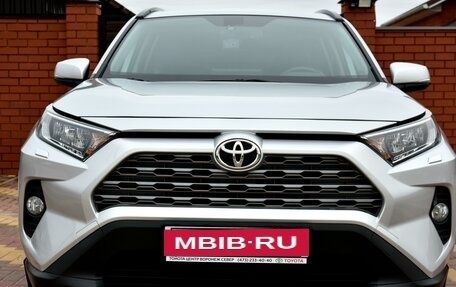 Toyota RAV4, 2021 год, 3 995 000 рублей, 1 фотография