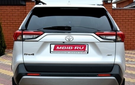 Toyota RAV4, 2021 год, 3 995 000 рублей, 7 фотография