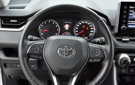 Toyota RAV4, 2021 год, 3 995 000 рублей, 23 фотография