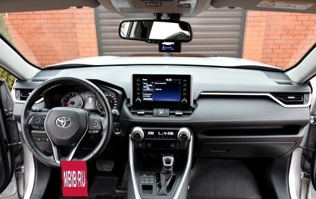 Toyota RAV4, 2021 год, 3 995 000 рублей, 21 фотография