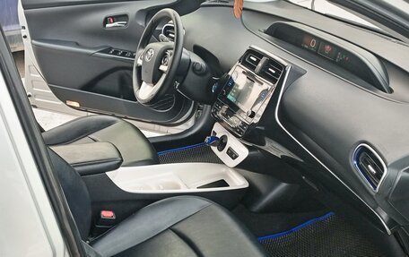Toyota Prius IV XW50, 2016 год, 1 797 000 рублей, 7 фотография