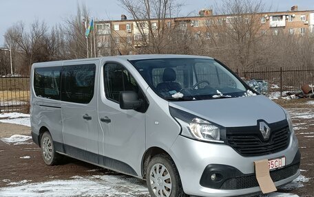 Renault Trafic, 2018 год, 2 500 000 рублей, 2 фотография